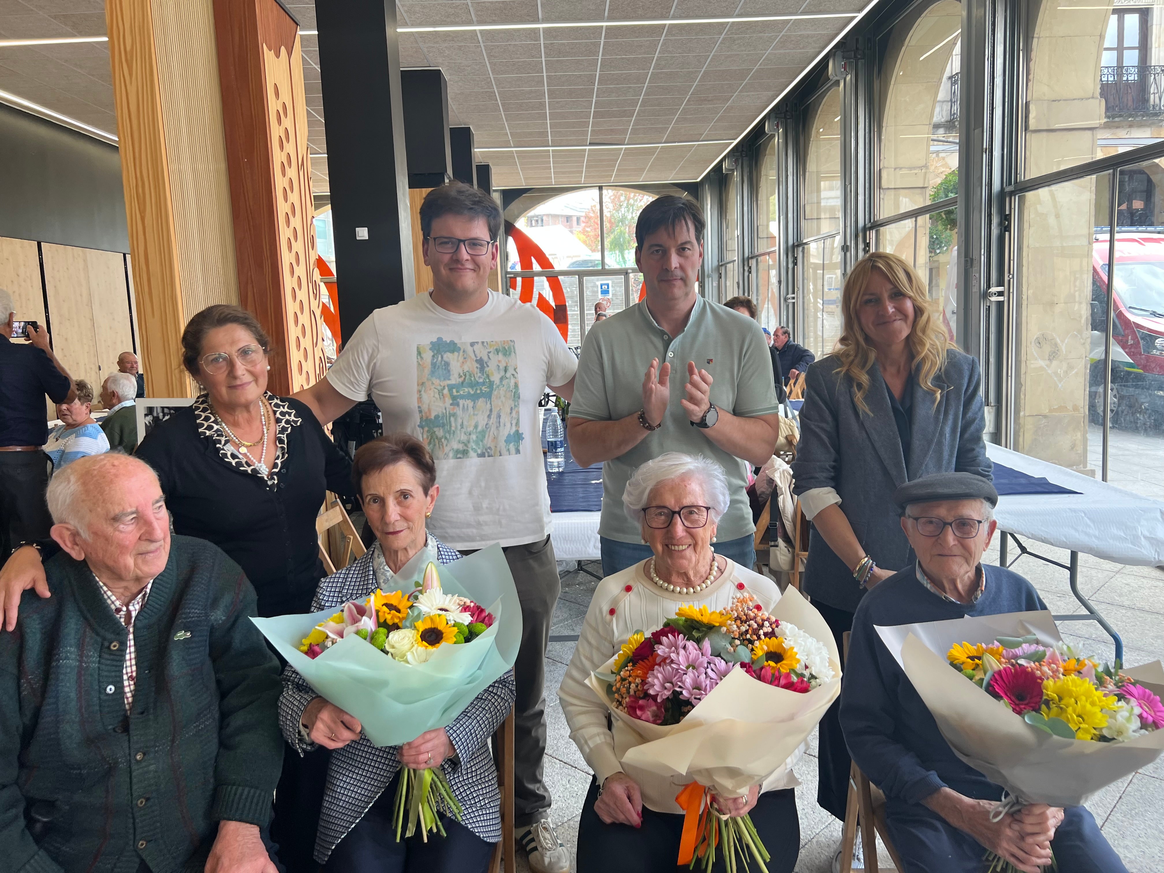 Llegar a los 80, un valioso regalo que Zumarraga ha celebrado con sus octogenarios este jueves