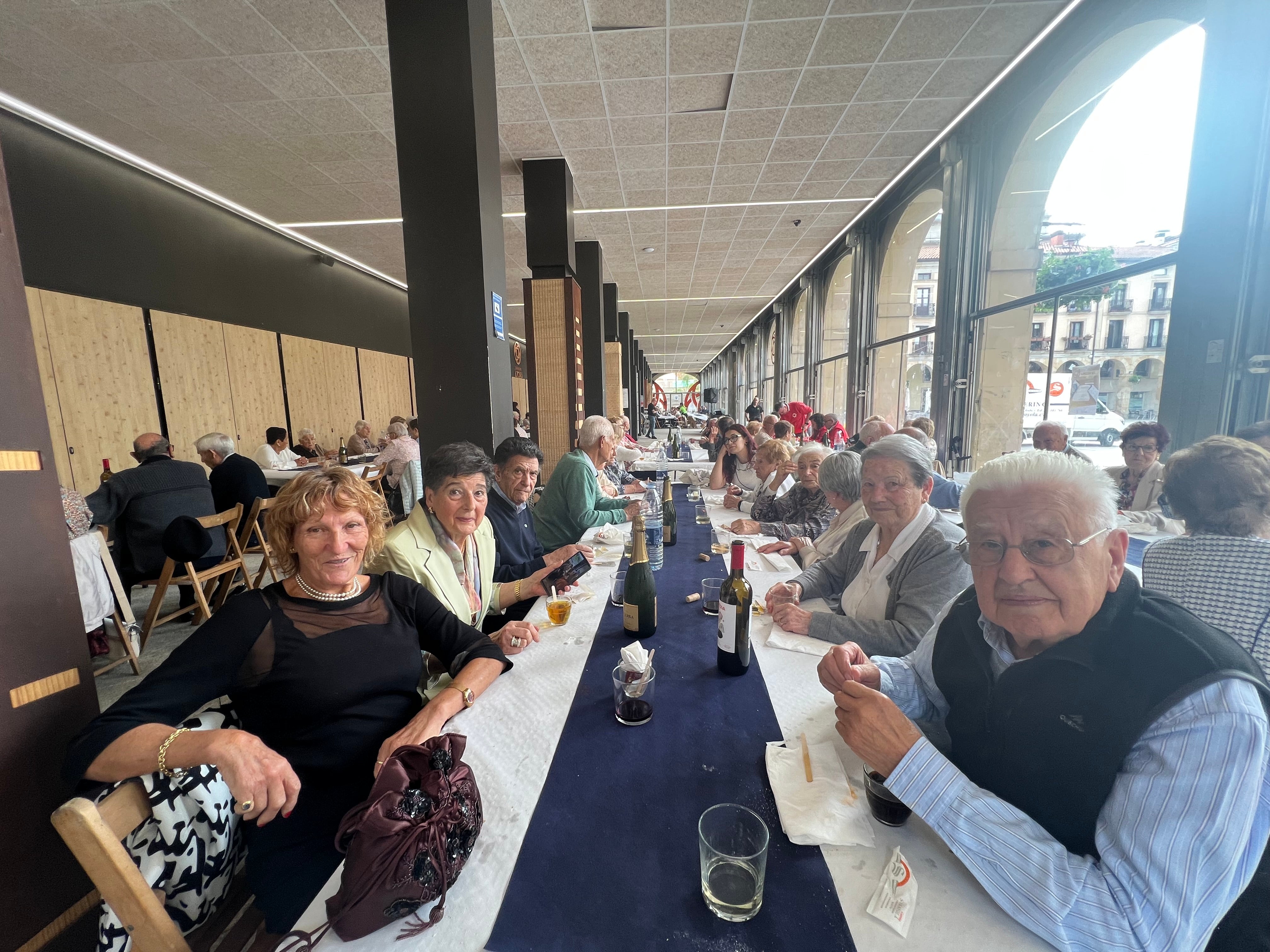 Llegar a los 80, un valioso regalo que Zumarraga ha celebrado con sus octogenarios este jueves