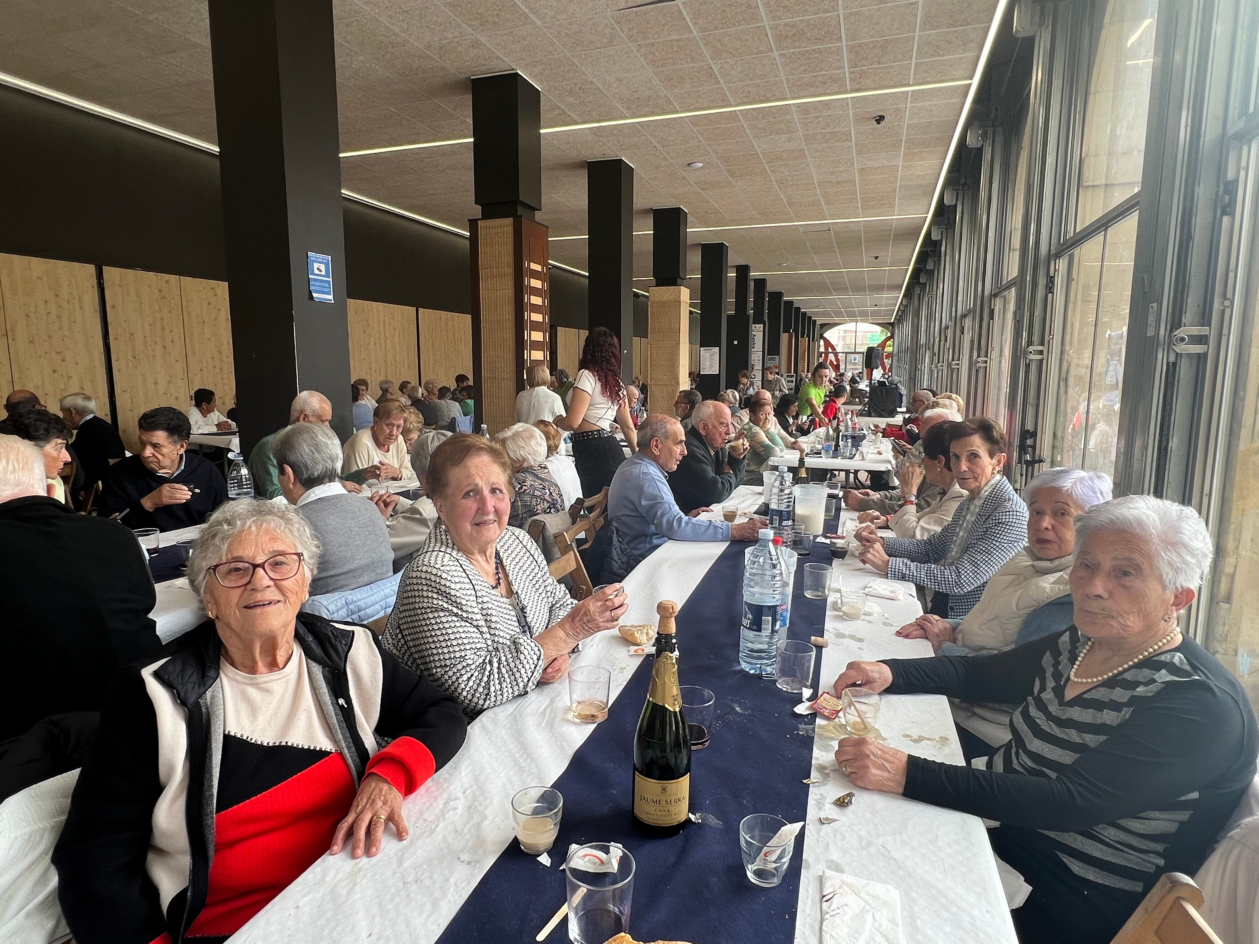 Llegar a los 80, un valioso regalo que Zumarraga ha celebrado con sus octogenarios este jueves