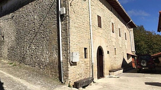 «Mi hija de 12 años nos contó que por la noche cantaban y bailaban junto al fuego y las monitoras se desnudaban de cintura para arriba»