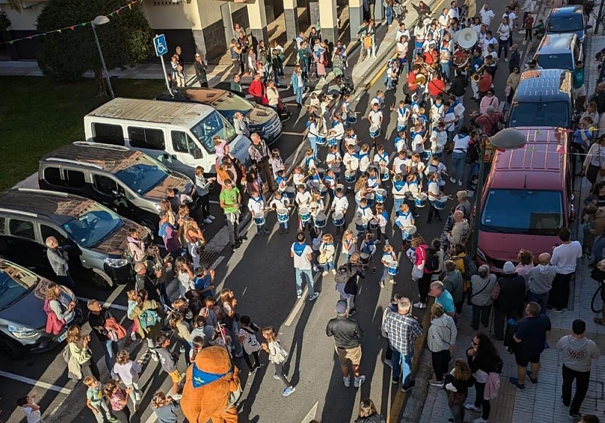 La tamborrada de esta tarde recorrerá el barrio de Itxasmendi, dando inicio a las fiestas de San Miguel.