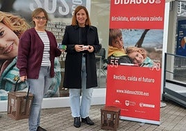 Zubitur y Laborda en la oficina itinerante ubicada hasta el 4 de noviembre en Lucas de Berroa, 2.