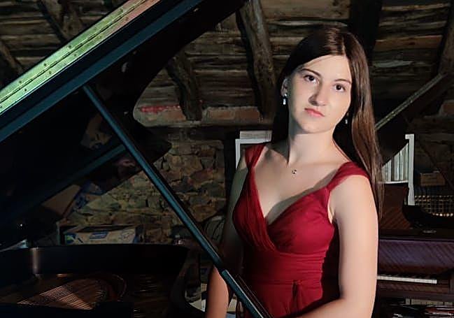 Sara Perarnaud está cumpliendo el sueño de estudiar piano en París.