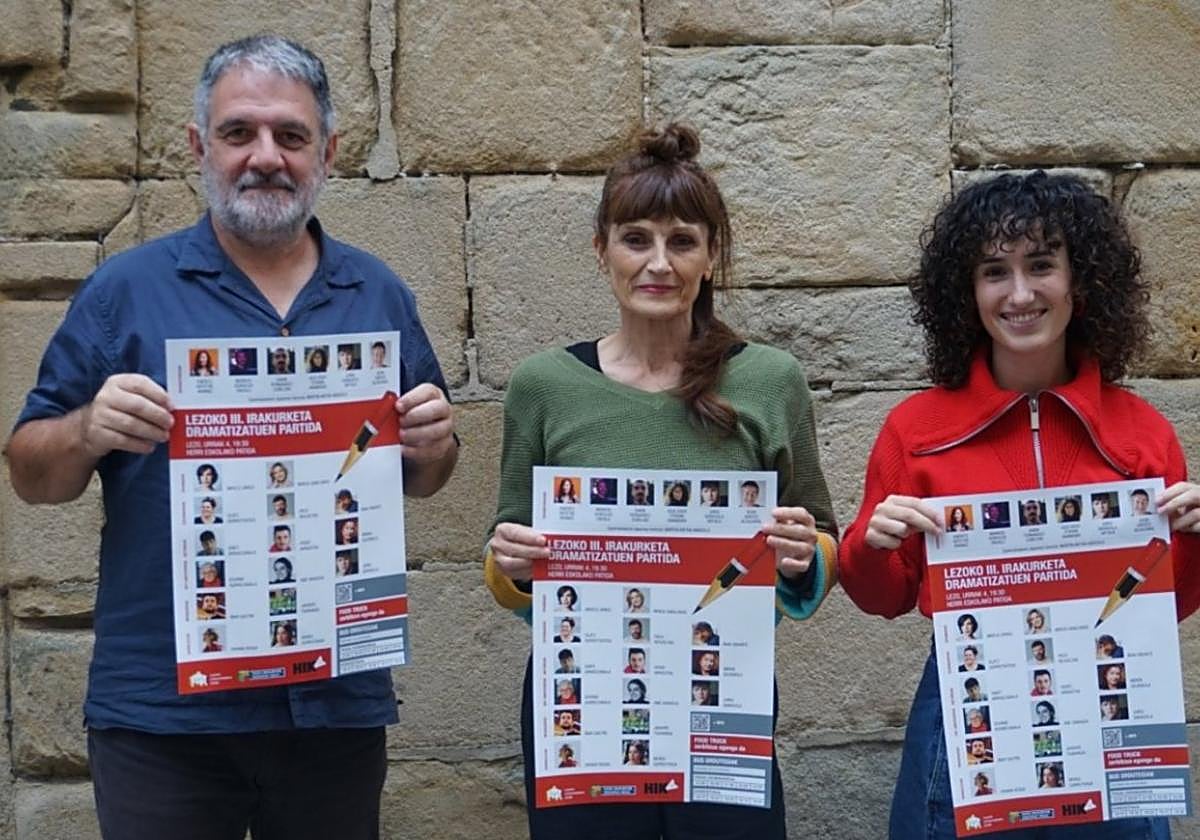 Jon Legorburu, Agurtzane Intxaurraga y Ainhoa Salaberria durante la presentación de la final del certamen.