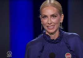 La acrtiz Kira Miró, durante la ceremonia de clausura del Zinamaldia.