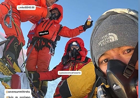 Carlos Soria, en el Manaslu.
