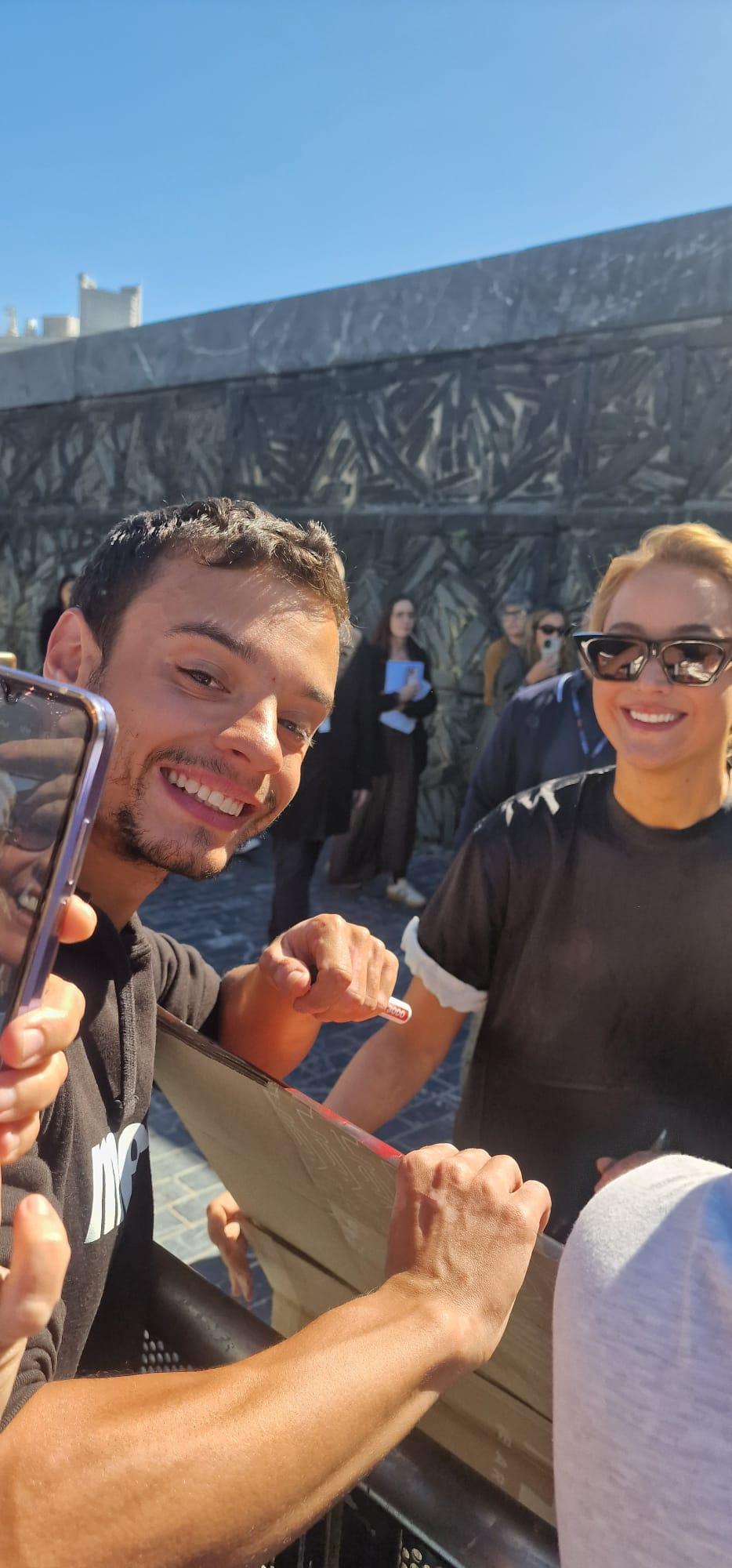 A la caza del autógrafo de las estrellas del Zinemaldia