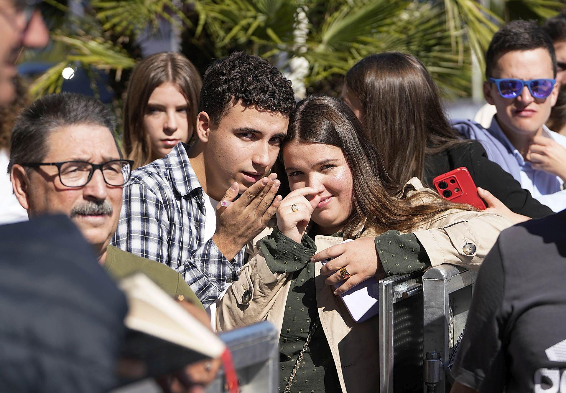 A la caza del autógrafo de las estrellas del Zinemaldia