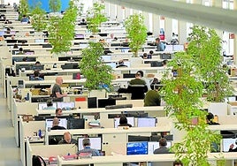 Trabajadores en un centro tecnológico guipuzcoano.