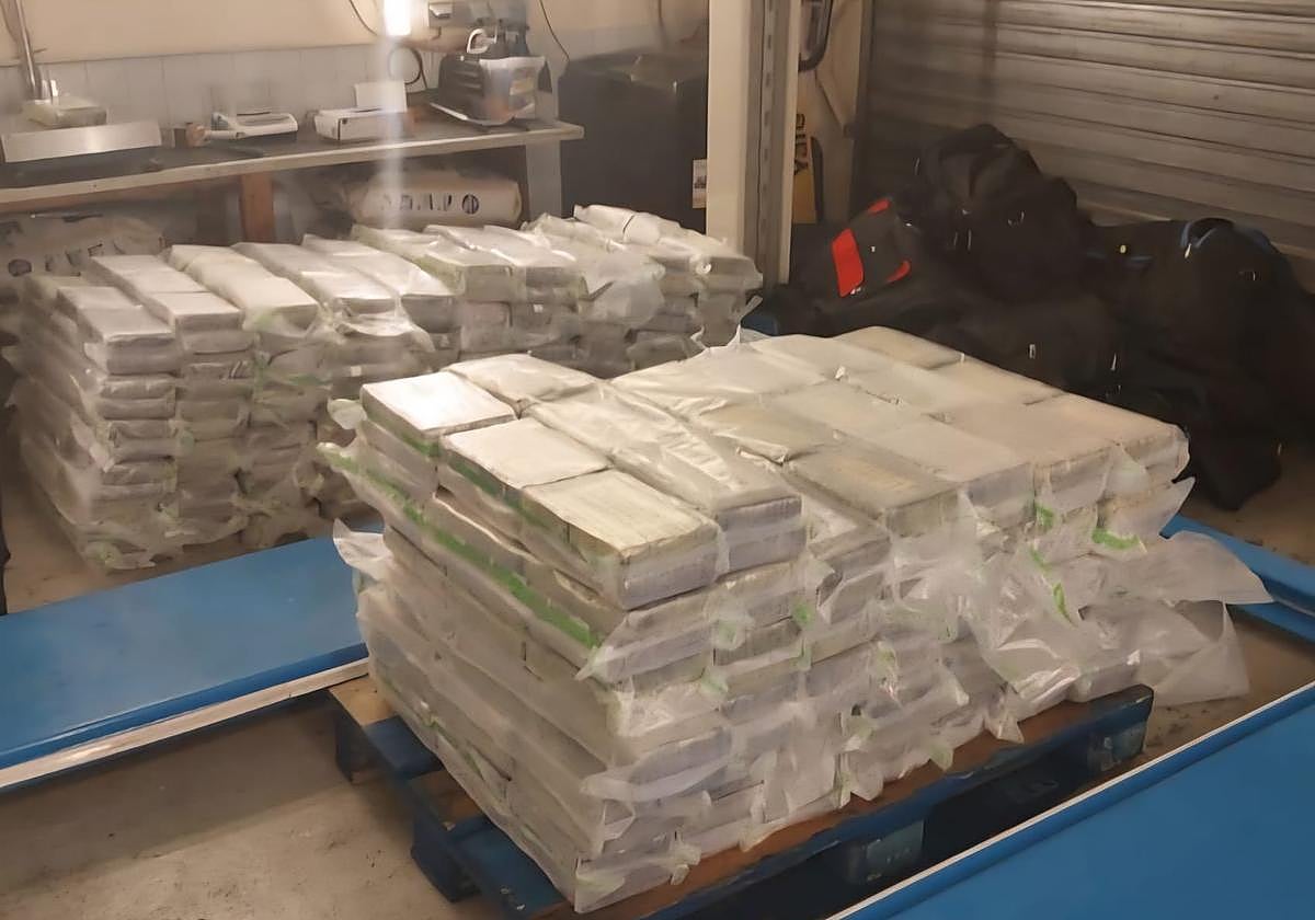 La droga requisada por la policía aduanera en Biriatou.