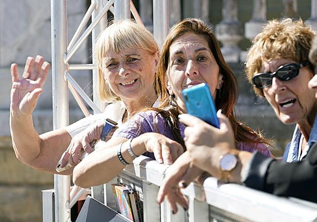 Mari Cruz y Amaia, en la alfombra del María Cristina.