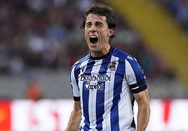 Odriozola vuelve a jugar con la Real ocho meses después y marca a la media hora de partido