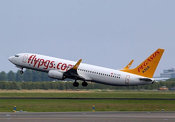 Avión de la aerolínea turca de bajo coste Fly Pegasus.