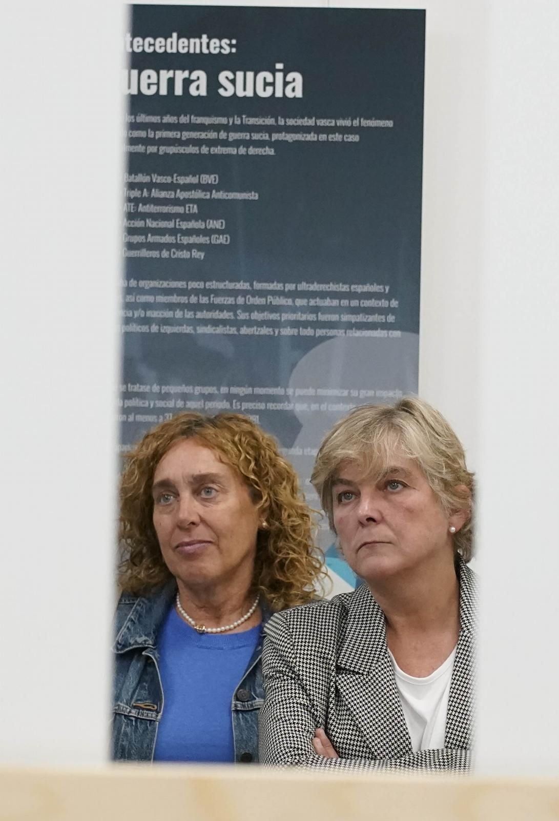 Inauguración de una exposición sobre el atentado del Hotel Monbar de Baiona