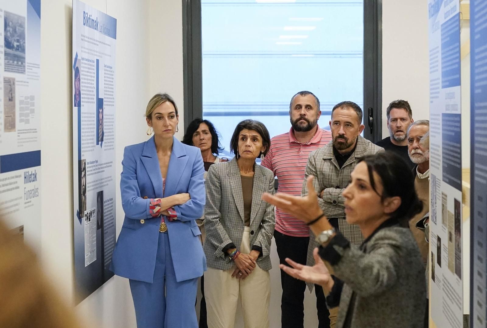 Inauguración de una exposición sobre el atentado del Hotel Monbar de Baiona