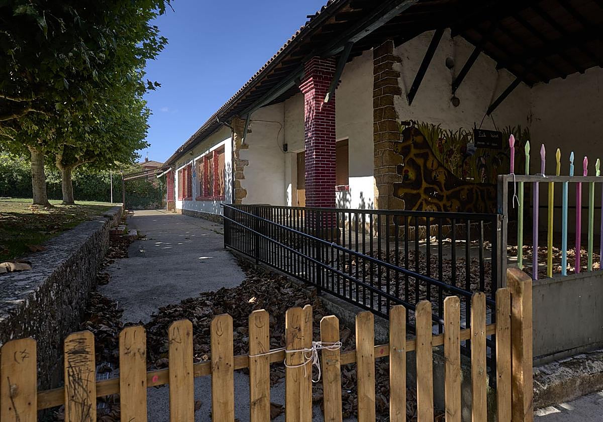 Entrada del campamento de Bernedo donde se llevaron a cabo las presuntas agresiones.