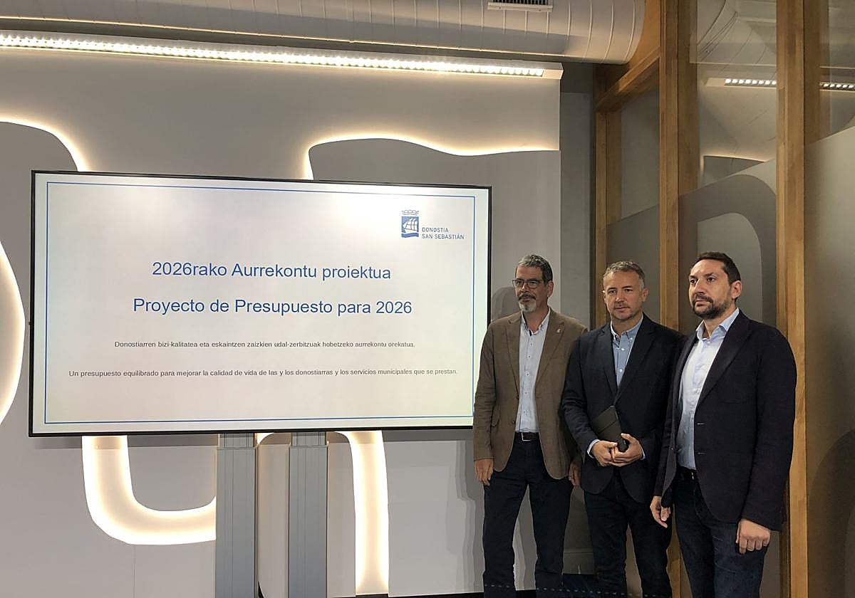 Goia, Orbegozo y Gabarain, este martes durante la presentación del Presupuesto 2026.