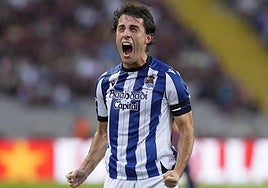 Álvaro Odriozola detiene una internada de Rashford durante el Real So