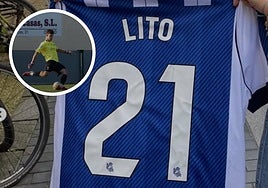 Camiseta de la Real que compró Raúl Ramírez hace dos meses en Donostia