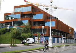 Exterior del edificio GOe del Basque Culinary Center en Gros.