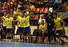 El Bidasoa cedió un punto ante el Ademar pero sigue teniendo a tiro a los dos primeros.