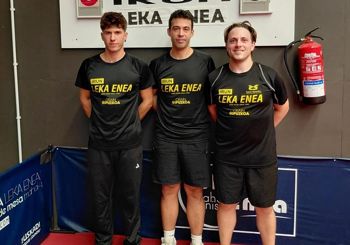 Gerrikabeitia, Díez y Palacios, frente al histórico marcador.