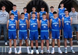 El Goierri Gaestopas en la reciente presentación de equipos de Urretxu y Zumarraga realizada en la plaza Euskadi.