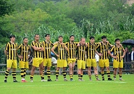 El Getxo CD, posible de la Real en Copa, durante una tanda de penaltis en una eliminatoria previa