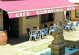 Vista de la entrada al bar Curotiña de A Pobra do Caramiñal.