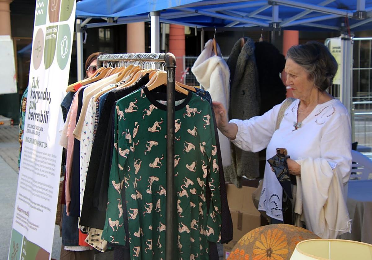 Irailak 19an egin zen lehen azoka Zarautzen.