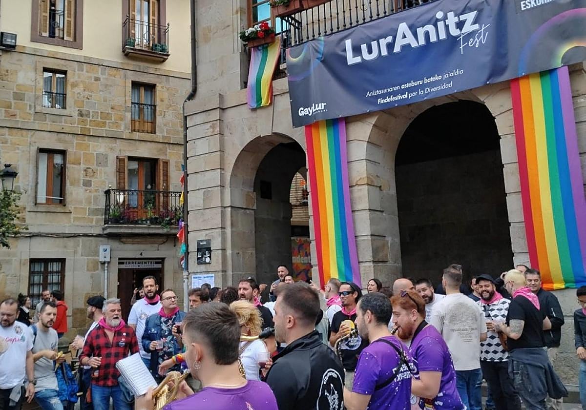 El evento de bienvenida tendrá lugar este viernes en Ibarraundi a las 19.00 y contará con una actuación de las Hermanas Vázquez.