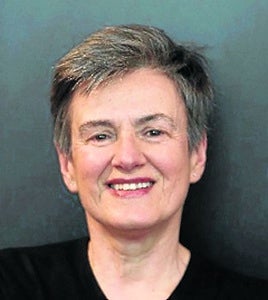 La escritora Luisa Etxenike.