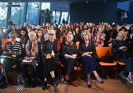 Algunos de los diseños e imágenes mostrados en la ponencia de Miller.