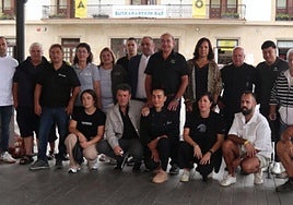 Udaleko ordezkari, antolatzaile eta parrilleroak, festaren aurkezpenean.