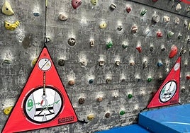 Dos de los triángulos instalados en los autoaseguradores.