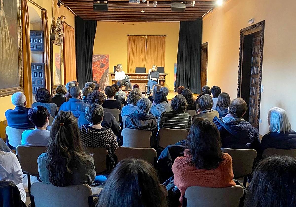 Karmele Jaio idazlearekin solasaldia egin zuten pasa den ikasturtean.