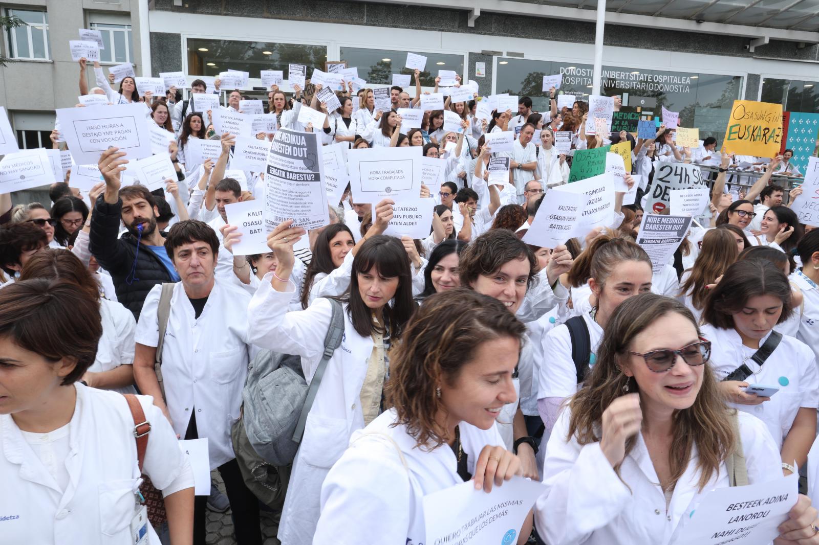 Los médicos paran y reclaman un estatuto propio