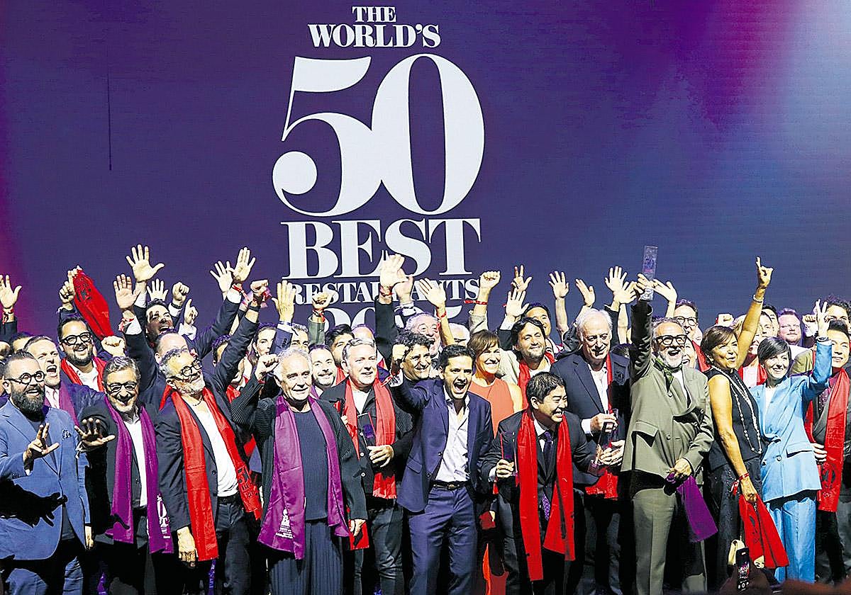 El mejor. Mitsuharu Tsumura celebra lleno de júbilo su proclamación como chef del mejor restaurante del mundo