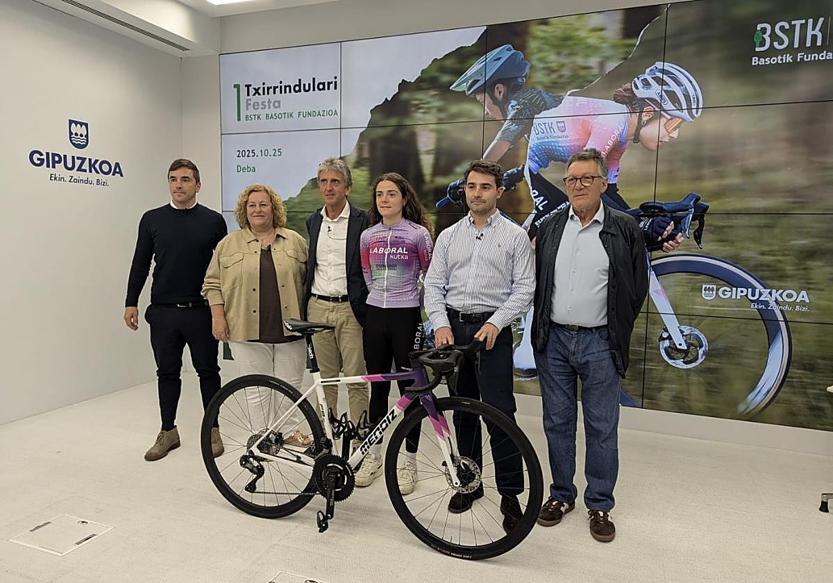 Representantes de las entidades organizadoras de la fiesta durante la presentación.