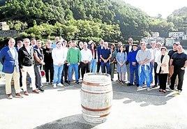 Cocineros, organizadores y autoridades en la presentación de esta edición en Albaola, en Pasaia.