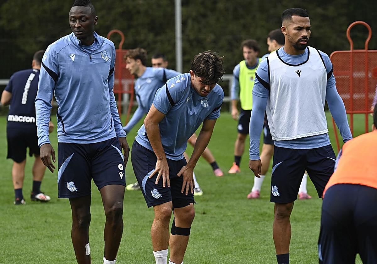 Sadiq, Aramburu y Yangel, durante un entrenamiento preparando el partido ante el Rayo de esta tarde