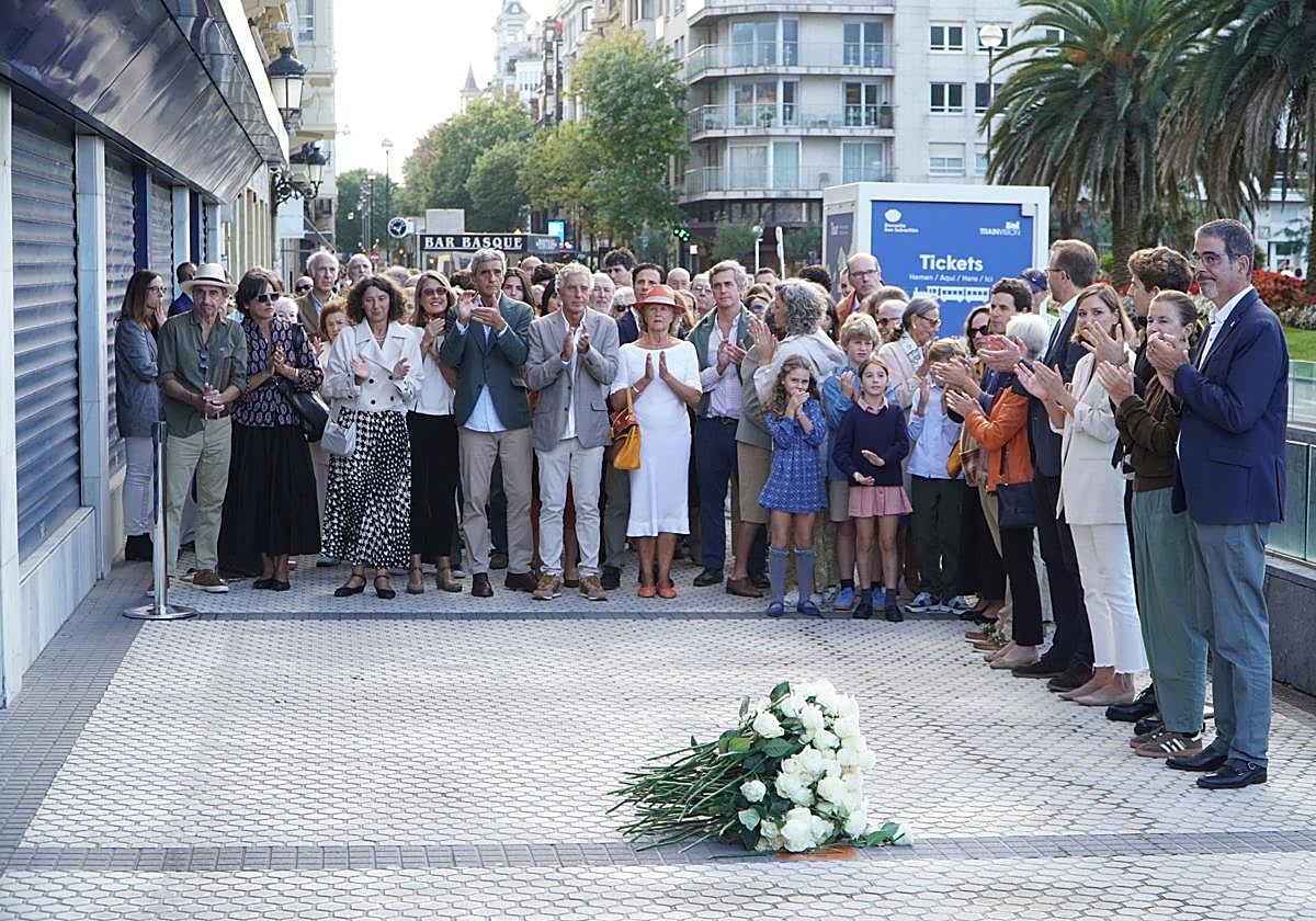 Acto en recuerdo de Diego Fernández-Montes este sábado en la calle Miramar 1 de Donostia.