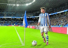 Barrenetxea saca un córner en el partido ante el Mallorca