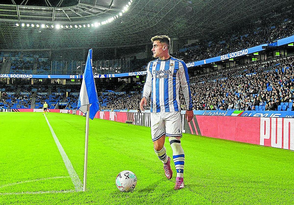 Barrenetxea saca un córner en el partido ante el Mallorca