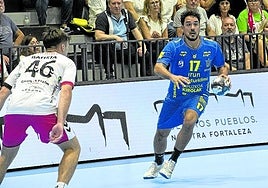 Rodrigo Salinas encarando la defensa segoviana.