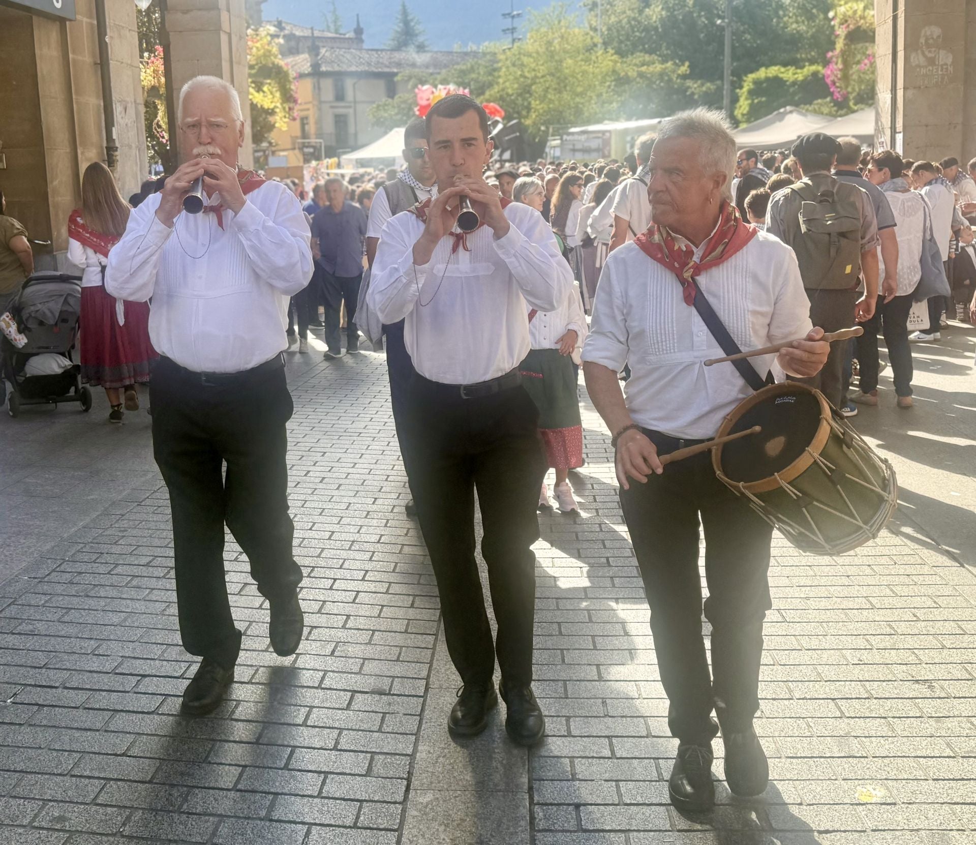 Las kuadrillas llenan un Oñati muy &#039;tropical&#039;