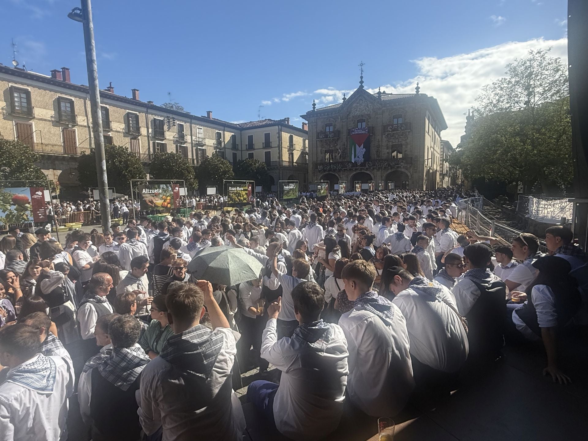 Las kuadrillas llenan un Oñati muy &#039;tropical&#039;