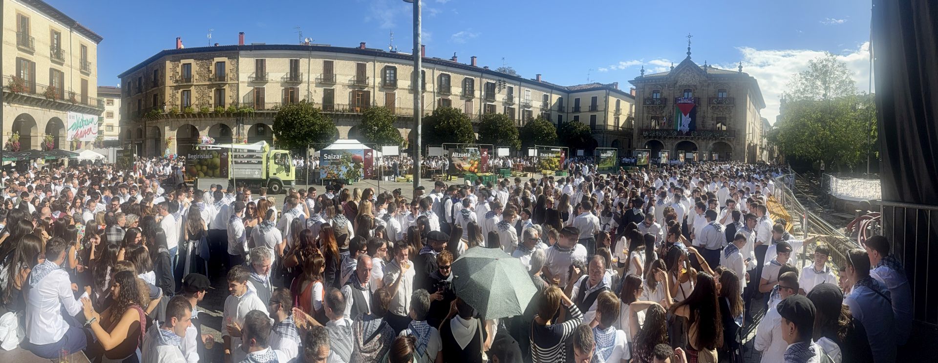 Las kuadrillas llenan un Oñati muy &#039;tropical&#039;