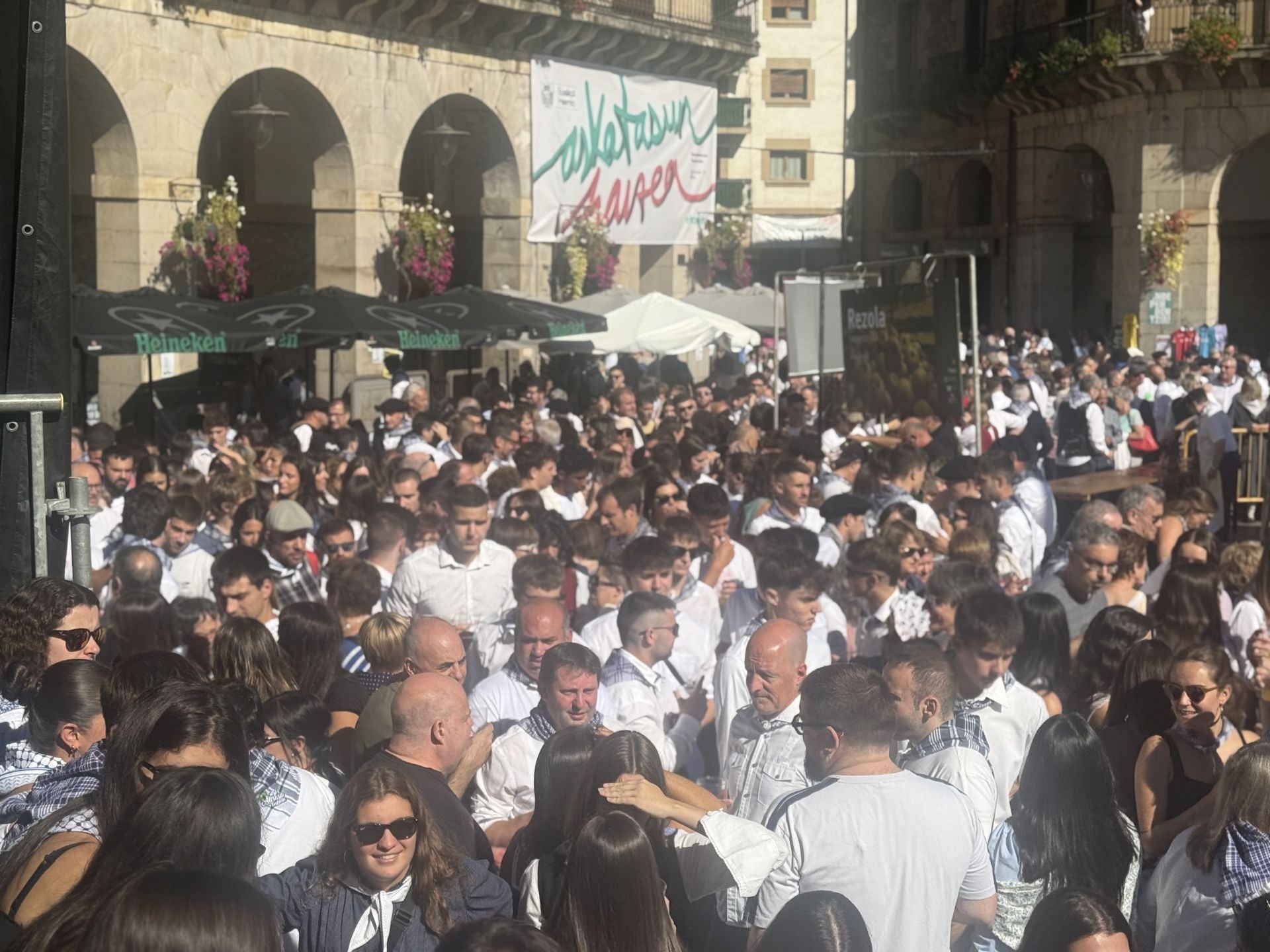 Las kuadrillas llenan un Oñati muy &#039;tropical&#039;