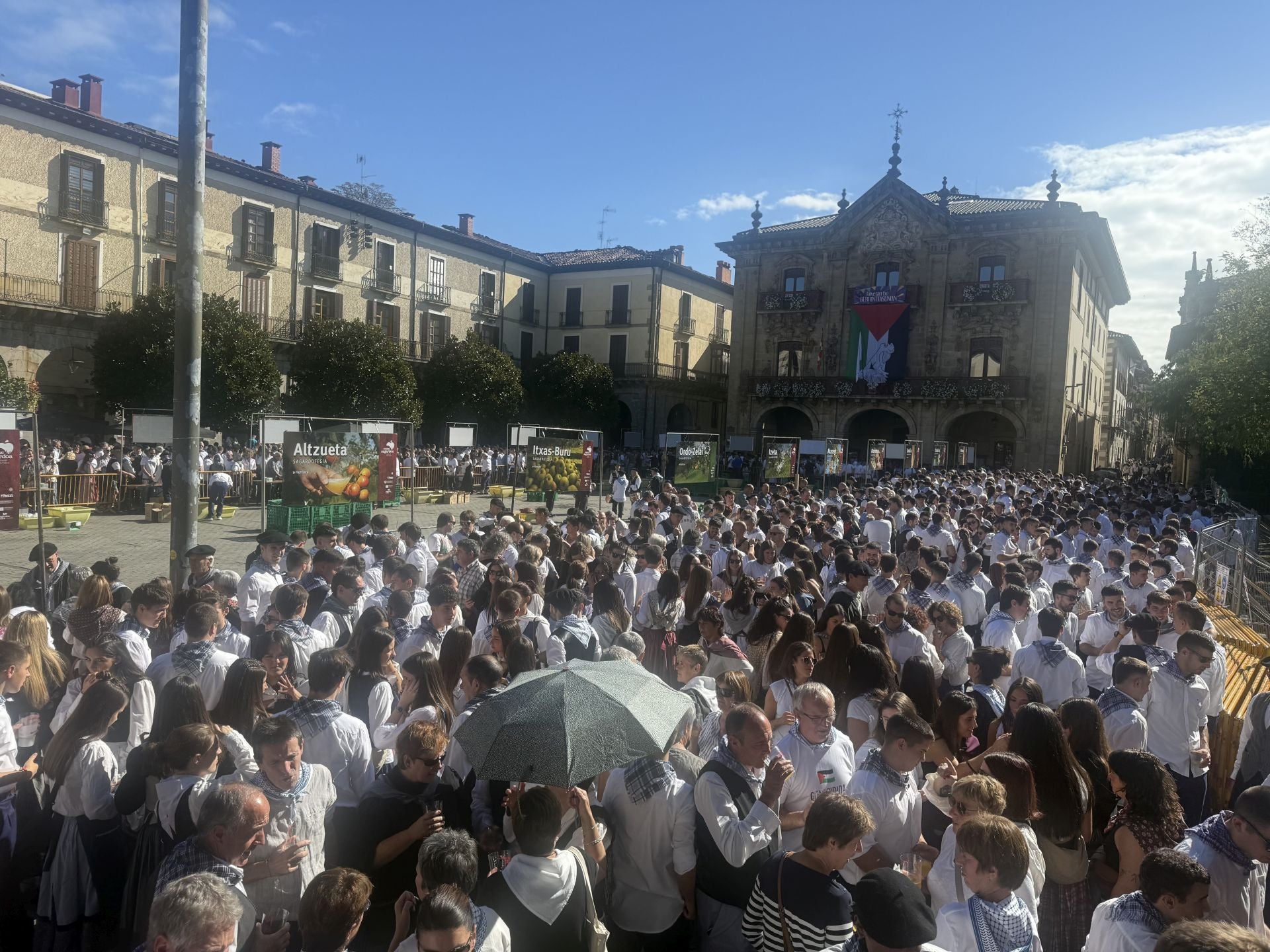 Las kuadrillas llenan un Oñati muy &#039;tropical&#039;